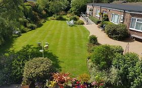 The Coast Yard B & B And Garden Chalets